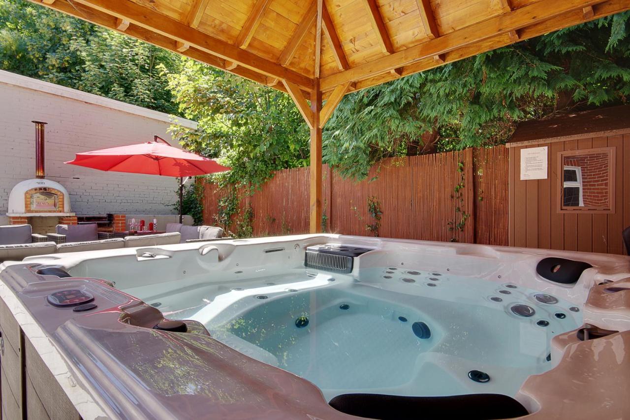 Cragside Villa With Hot Tub 본머스 외부 사진